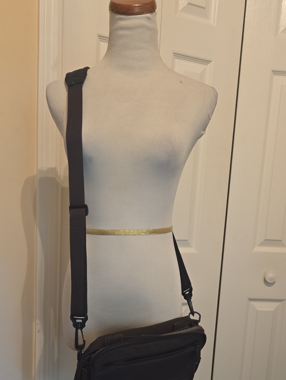 Crossbody Shoulder Bag in Dark Brown